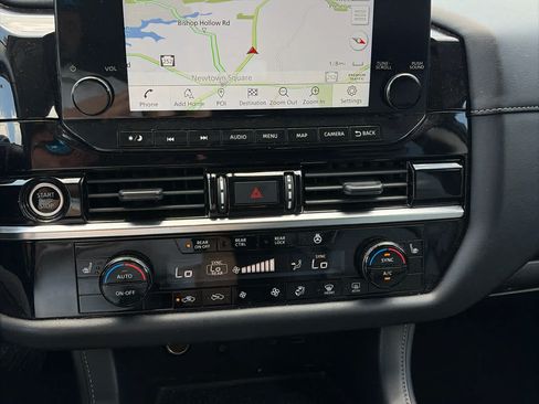 Used 2023 Nissan Pathfinder SL AWD/4WD image 14