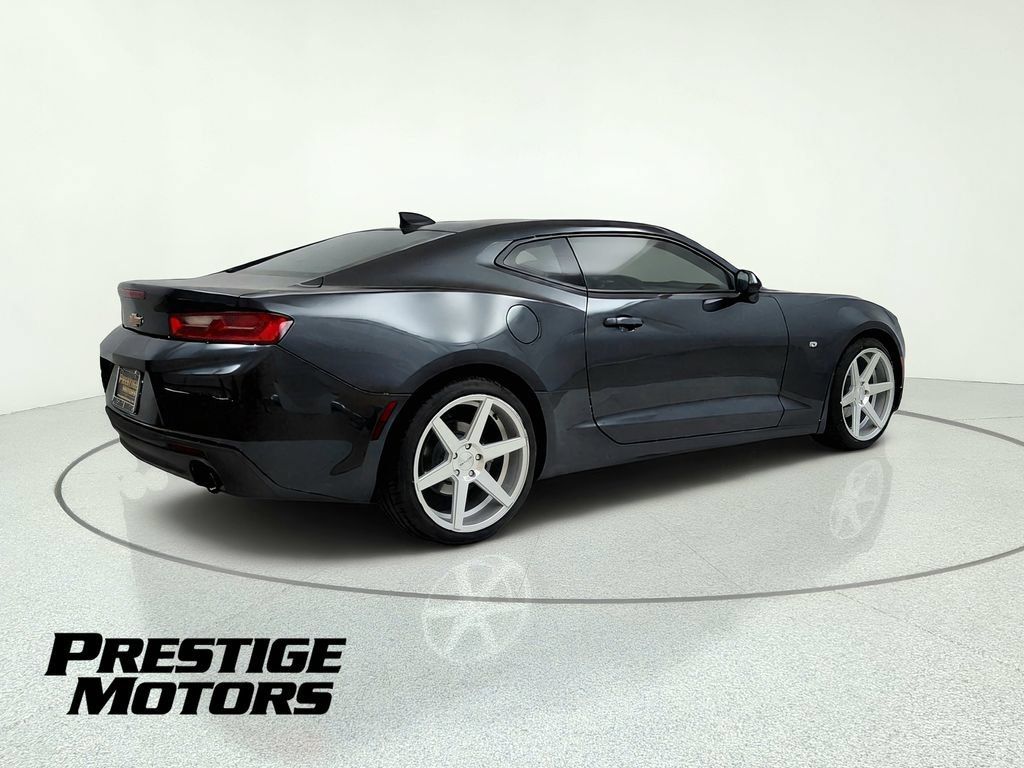 Used 2016 Chevrolet Camaro LT RWD image 8