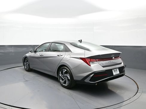 Certified 2025 Hyundai Elantra SEL image 8