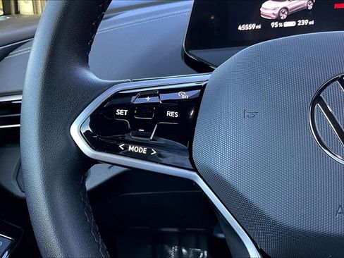 Used 2023 Volkswagen ID.4 Pro S image 10