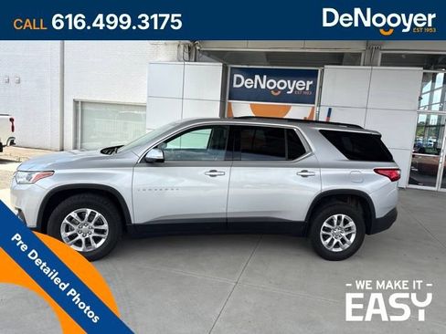 Used 2019 Chevrolet Traverse LT FWD image 2