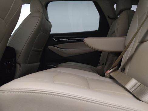Used 2020 Buick Enclave Essence FWD image 18