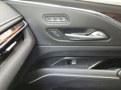 Used 2024 Cadillac Escalade Premium Luxury w/ Performance Package image 31