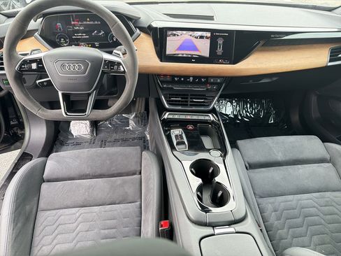 Used 2023 Audi e-tron GT Premium Plus image 27