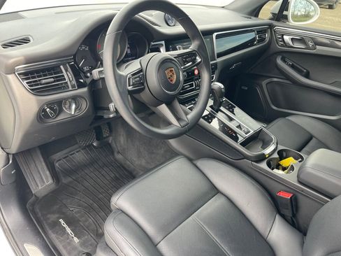 Used 2023 Porsche Macan S image 9