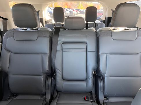 New 2026 Ford Explorer Active w/ Active Comfort Package image 9