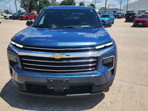 Used 2026 Chevrolet Traverse LT w/ Sun and Wheel Package AWD/4WD image 2