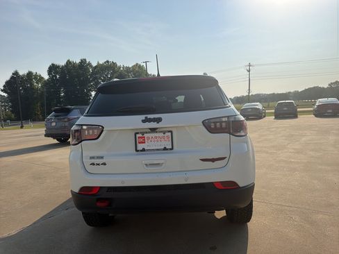 Used 2025 Jeep Compass Trailhawk AWD/4WD image 9