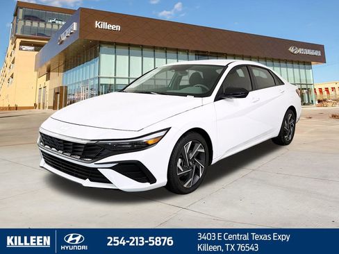 Used 2025 Hyundai Elantra Sport FWD image 4