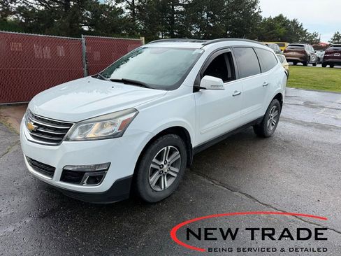Used 2016 Chevrolet Traverse LT FWD image 1
