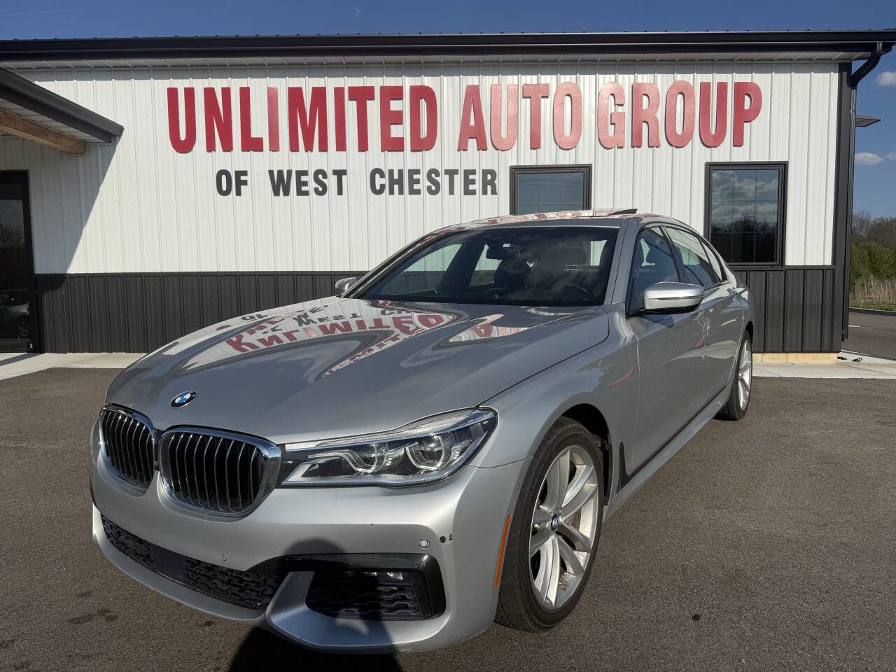 Used 2017 BMW 750i xDrive AWD/4WD image 1