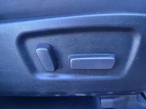 Used 2018 Toyota Highlander XLE image 23