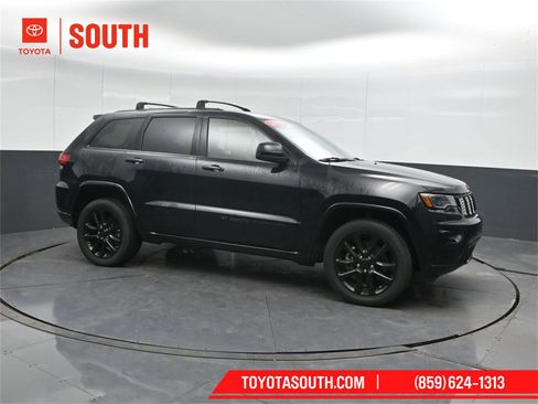 Used 2022 Jeep Grand Cherokee Laredo X image 1