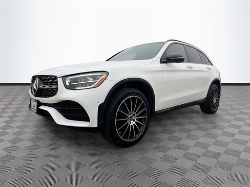 Used 2021 Mercedes-Benz GLC 300 4MATIC image 3