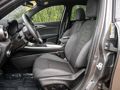 Used 2025 Alfa Romeo Tonale image 17