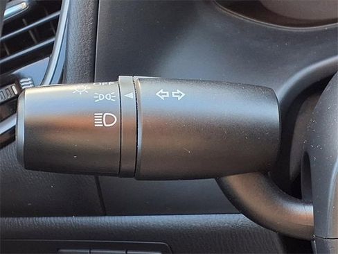 Used 2014 MAZDA MAZDA3 i Touring w/ Technology Package image 11