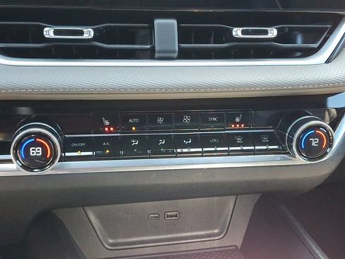 Used 2025 Chevrolet Equinox LT w/ Convenience Package II AWD/4WD image 18
