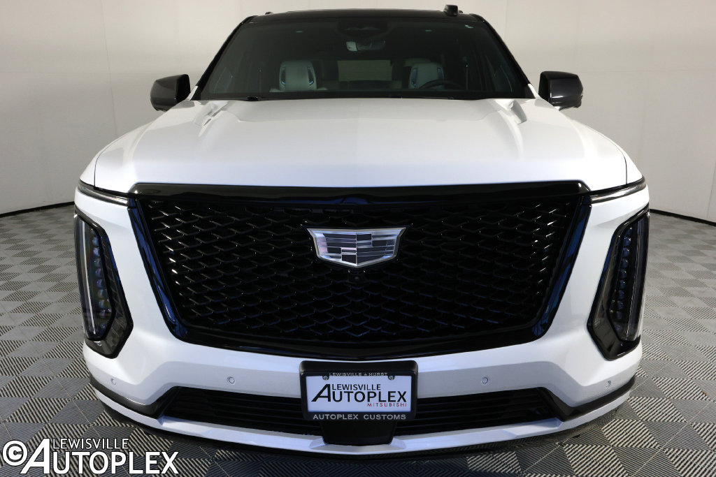 Used 2025 Cadillac Escalade Sport Platinum AWD/4WD image 2