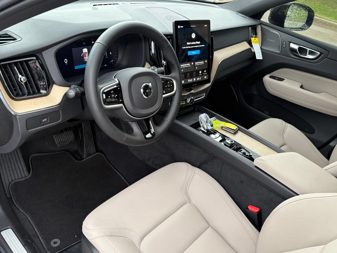 New 2026 Volvo XC60 B5 Plus w/ Protection Package Premier AWD/4WD image 14