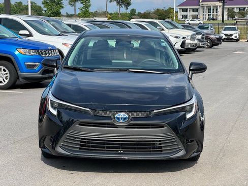 Used 2025 Toyota Corolla LE w/ Convenience Package FWD image 7