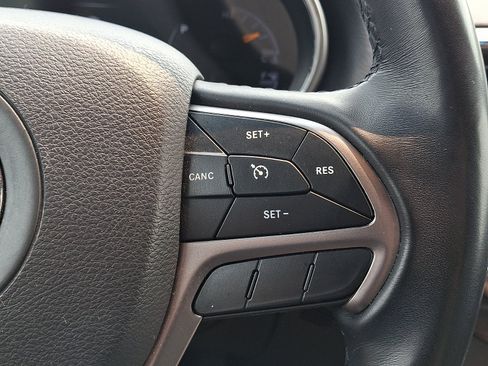 Used 2021 Jeep Grand Cherokee Laredo AWD/4WD image 21