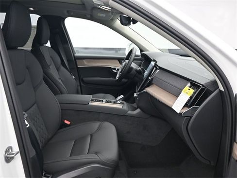New 2026 Volvo XC90 B6 Plus image 38