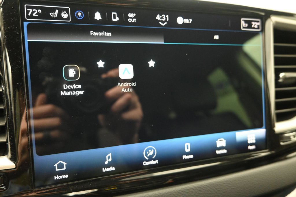 Used 2023 Chrysler Pacifica Touring-L FWD image 18