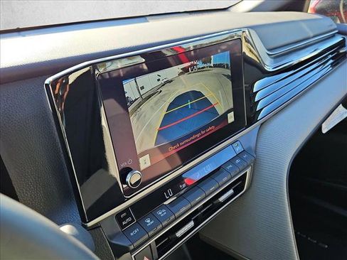 Used 2025 Toyota Camry SE image 13