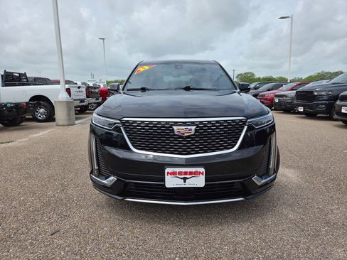 Used 2023 Cadillac XT6 Premium Luxury w/ Technology Package FWD image 2