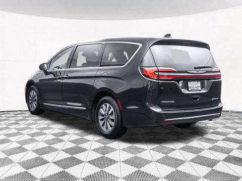 Used 2023 Chrysler Pacifica Limited FWD image 9