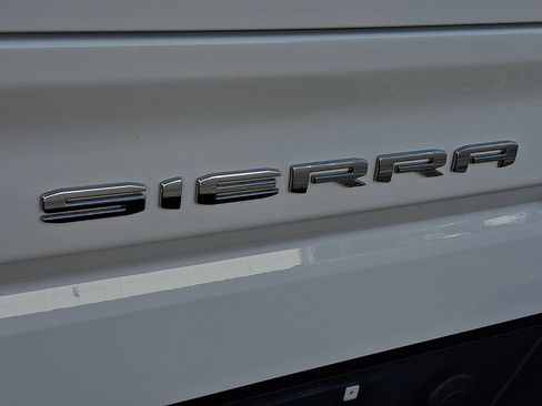 Used 2024 GMC Sierra 1500 AT4 w/ Technology Package AWD/4WD image 33