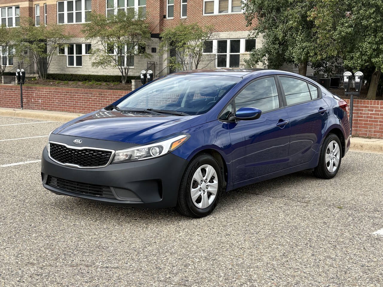 Used 2017 Kia Forte LX FWD image 1