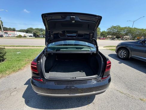 Used 2019 Volkswagen Passat 2.0T Wolfsburg FWD image 22