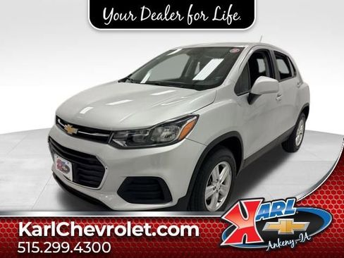 Used 2022 Chevrolet Trax LS w/ Tint and Cruise Package image 1