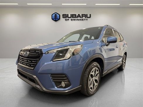 Used 2023 Subaru Forester Premium image 1