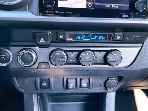 Used 2019 Toyota Tacoma TRD Off-Road image 15
