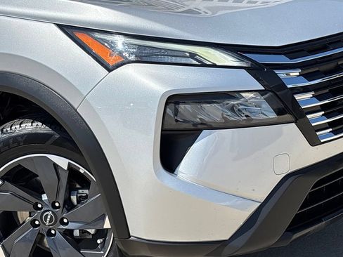 Used 2025 Nissan Rogue SV FWD image 7