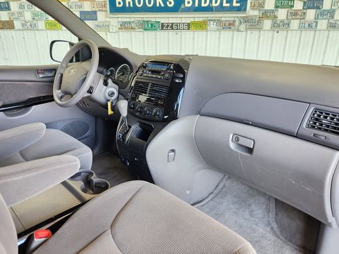 Used 2005 Toyota Sienna LE image 2
