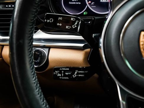Used 2017 Porsche Panamera image 39