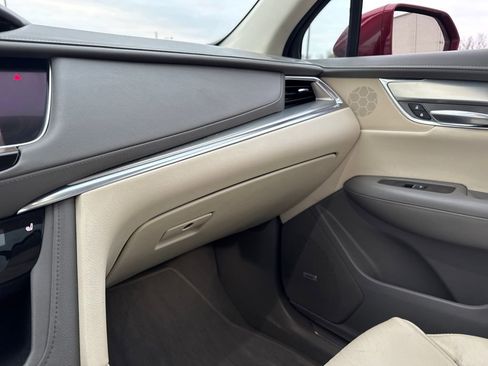 Used 2017 Cadillac XT5 Luxury image 23