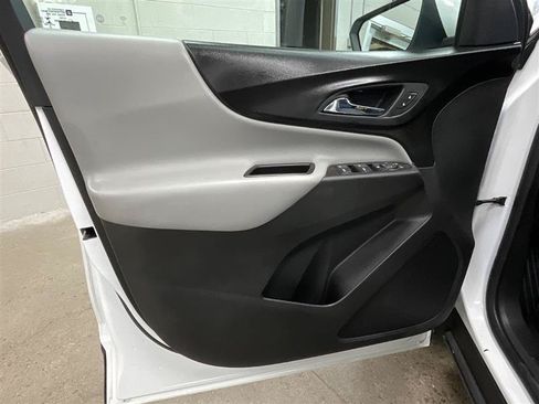 Used 2022 Chevrolet Equinox LT FWD image 9