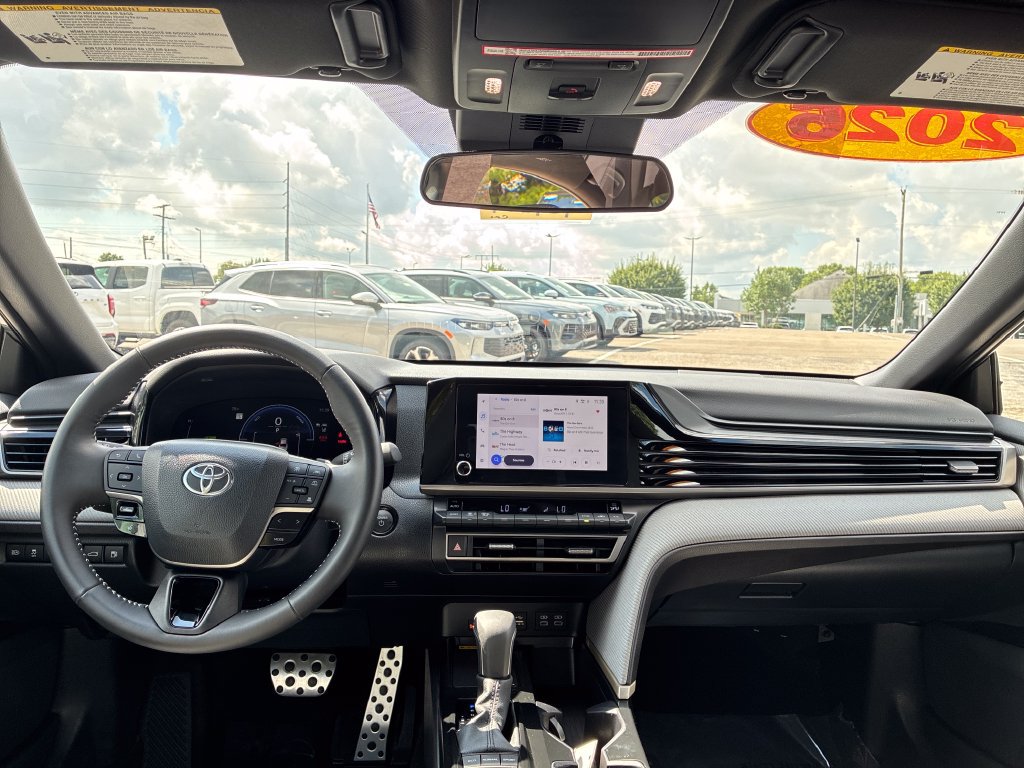 Used 2026 Toyota Camry SE AWD/4WD image 19