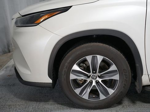 Certified 2021 Toyota Highlander XLE image 5