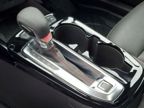 Certified 2025 Chevrolet Trax RS w/ Sunroof Package FWD image 21