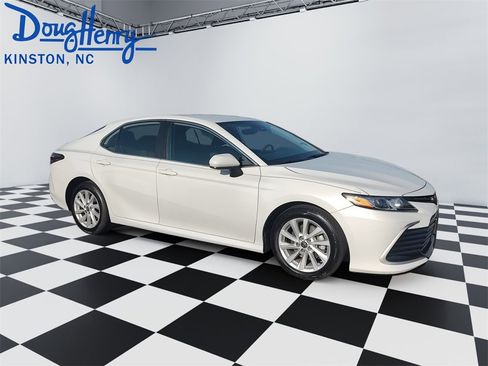 Used 2023 Toyota Camry LE image 7