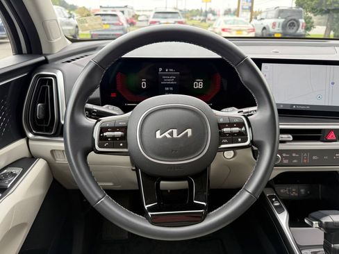 Certified 2025 Kia Sorento S FWD image 30