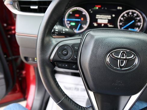 Certified 2024 Toyota Venza XLE image 17