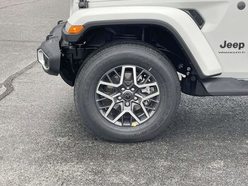 New 2026 Jeep Wrangler Unlimited Sahara AWD/4WD image 10