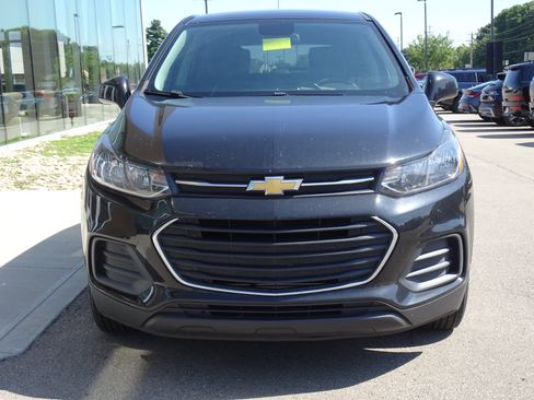 Used 2021 Chevrolet Trax LS w/ Tint and Cruise Package AWD/4WD image 7