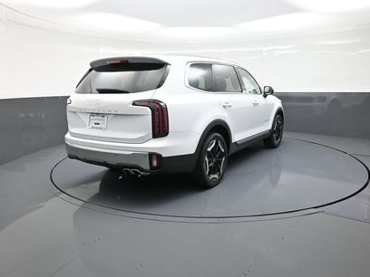 Used 2024 Kia Telluride EX w/ EX Captain's Chair Package